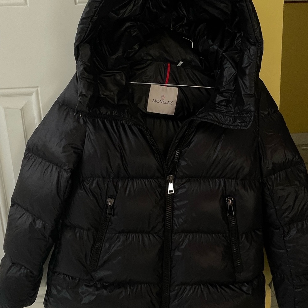 Montcler short black puffer coat